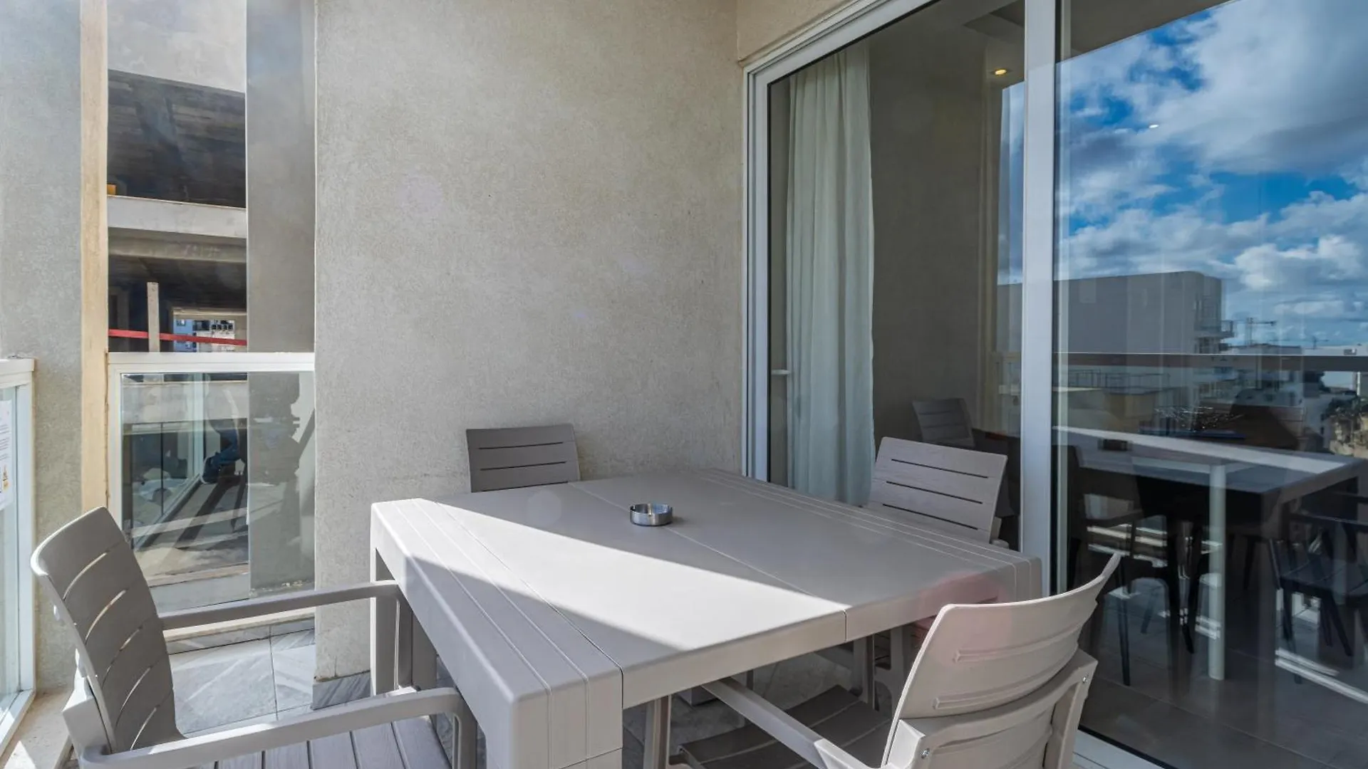 The Fives Apartment سانت جوليان